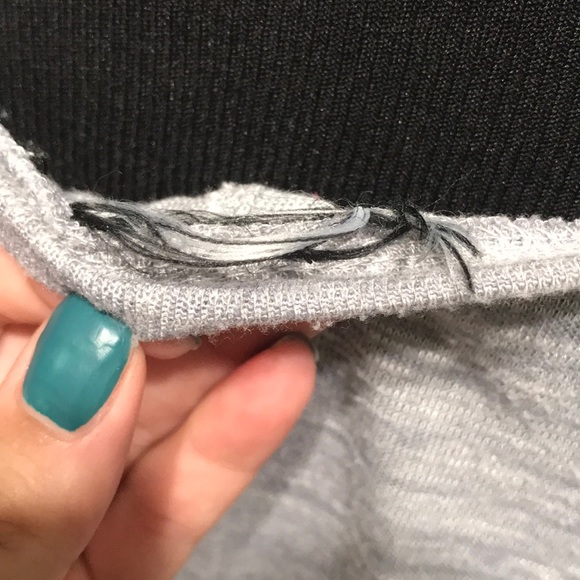 🌸 Grey knit long sleeve shirt. Size xl - Picture 3 of 3